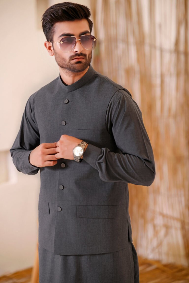Top 5 Fabrics for Men’s Shalwar Kameez